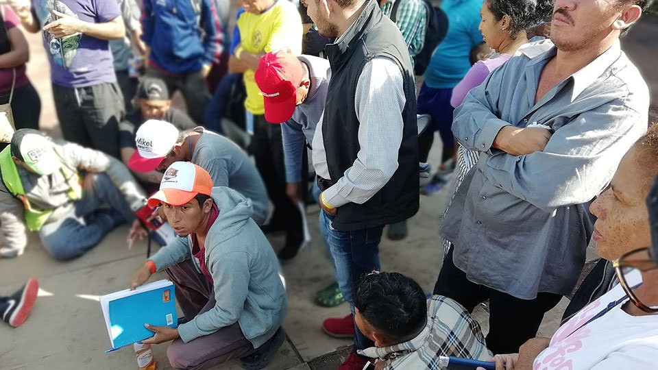Caravan of 5,000 undocumented immigrants march toward U.S. border ...